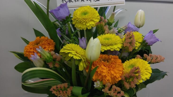 朝日税理士法人様から当社上場のお祝いのお花をいただきました。