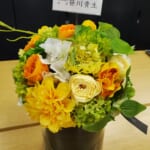 岩井コスモス証券株式会社様から当社上場のお祝いのお花をいただきました。