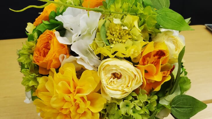 岩井コスモス証券株式会社様から当社上場のお祝いのお花をいただきました。